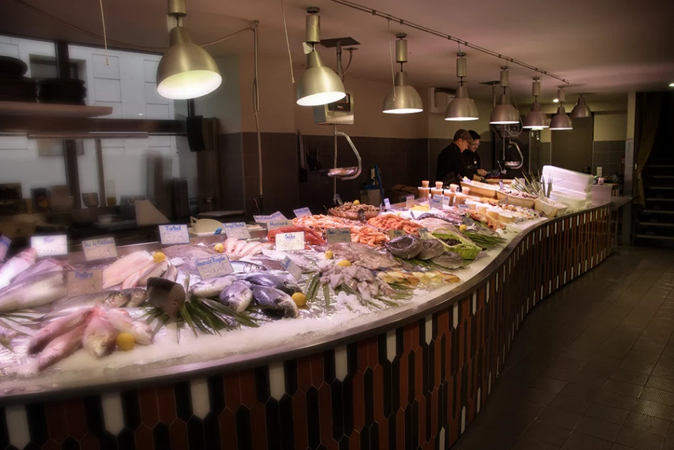 Poissonnerie artisanale aux Halles de Sens : fraîcheur et qualité